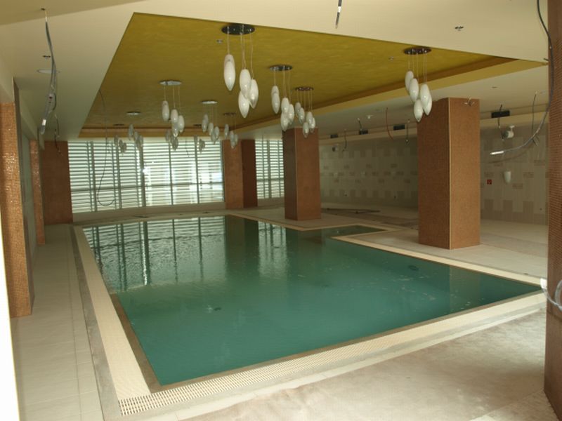 Hotelový vnútorný bazén